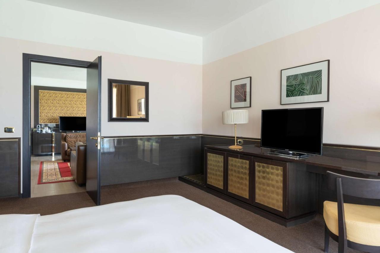 Radisson Blu Hotel NʼDjamena Exteriör bild
